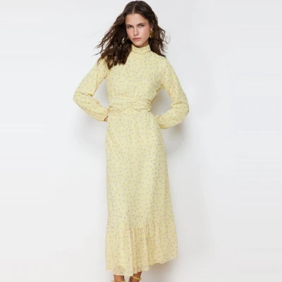 Afbeelding van Trendyol Blauwe Bloemen Hoge Hals Taille Gedetailleerde Gevoerde Chiffon Geweven Jurk Tctss22Eb0032