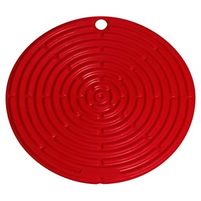 Afbeelding van Le Creuset Siliconen koelgereedschap, oppervlaktebeschermer, pannenhouder, pottenopener, 20,5 cm, kersenrood