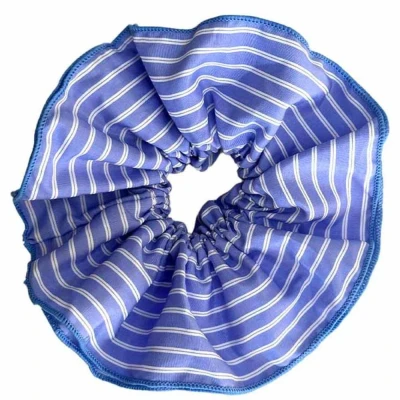 Afbeelding van Scrunchie groot formaat met strepen blauw/wit design