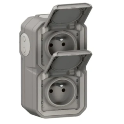 Afbeelding van LEGRAND IP55 waterdicht stopcontact met plexo aarde 2P+T 16A compleet klep voor installatie in opbouw verticale montage gemaakt Frankrijk grijs