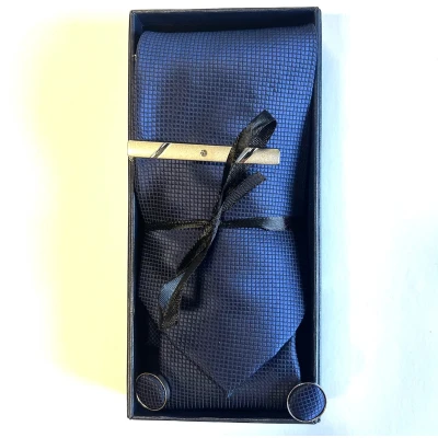 Afbeelding van Actie4you® Luxe Stropdas Set Met Manchetknopen en Pochet Dasspeld Geschenkdoos 4 Delig Dblauw Ruit