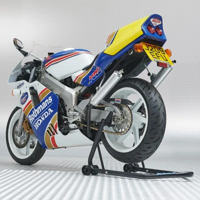 Afbeelding van Datona Paddockstand Xtreme Universeel Zwart + Kettingspray (75 x 53 38 cm)
