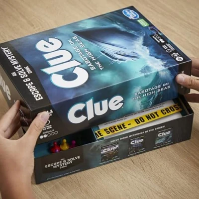 Afbeelding van Hasbro Gaming cluedo bordspel sabotage op volle zee, misdaad en raadselspel, samenwerkend familiespel, Escape Room spel