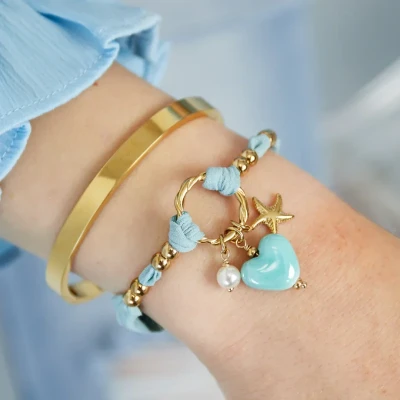 Afbeelding van Casa Jadel Licht blauwe armband van stof met blauw hart gouden zeester en parelkraaltje