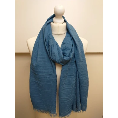 Afbeelding van Lange dames sjaal Arina effen gekreukt jeans blauw