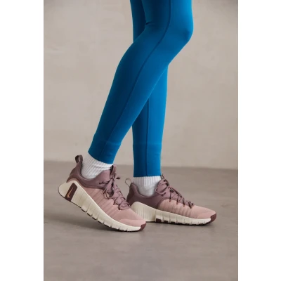 Afbeelding van Nike Performance FREE Metcon 6 Trainingsschoen particle pink/rose goldcoloured/pale ivory/red sepia, Dames, Maat: 36 Schoenen