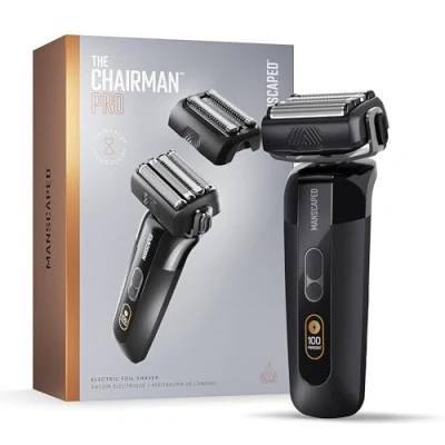 Afbeelding van MANSCAPED® The Chairman™ PRO scheerapparaat voor mannen met folie twee verwisselbare meskoppen, SkinSafe® vier mesjes en stoppeltrimmer, USB C draadloos compatibel opladen, reisslot