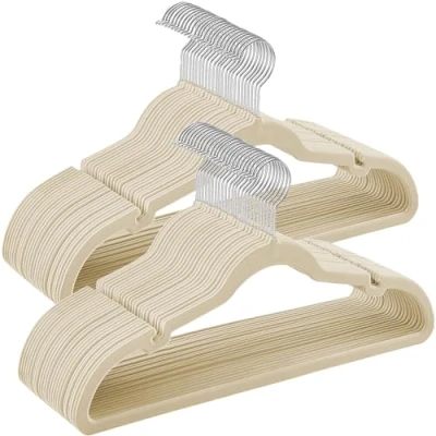 Afbeelding van SONGMICS Fluwelen kleerhangers, 50 stuks, antislip, met inkepingen, broekstang, 360 graden draaibare haak, ruimtebesparend, dikte 0,6 cm, lengte 43 zandbeige CRF029K05