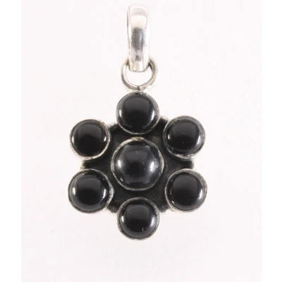 Afbeelding van Bloemvormige zilveren hanger met onyx