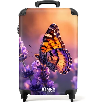Afbeelding van NoBoringSuitcases.com® Handbagage koffer lichtgewicht Reiskoffer trolley Vlinder op paarse lavendel Rolkoffer met wieltjes Past binnen 55x40x20 en 55x35x25