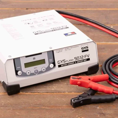 Afbeelding van acculader met voeding GYSFLASH 50.12 FV