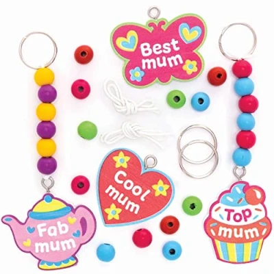 Afbeelding van Baker Ross Moederdag sleutelhanger en tas sieraden hout Craft Sets 4 Pack, knutselen voor kinderen (FC436)