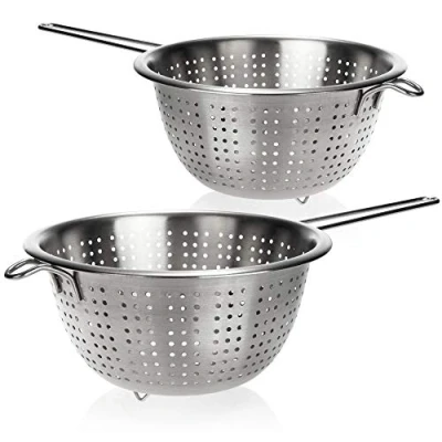 Afbeelding van COM FOUR® 2x roestvrijstalen keukenzeef klassieke pastazeef met handvat ronde vergiet voor het wassen van fruit, groenten en salades (2 stuks handvat)