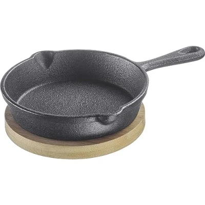 Afbeelding van Westmark Tapas + Friends gietijzeren koekenpan — kleine braadpan, voor alle soorten fornuizen, inductie of grill, incl. mat strijkijzer, 125 ml