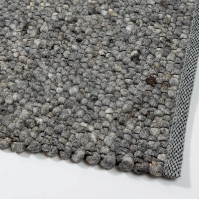 Afbeelding van Wollen vloerkleed Bergamo 228 Donker Grijs Interieur05 [Afmetingen:200 x 300 cm]