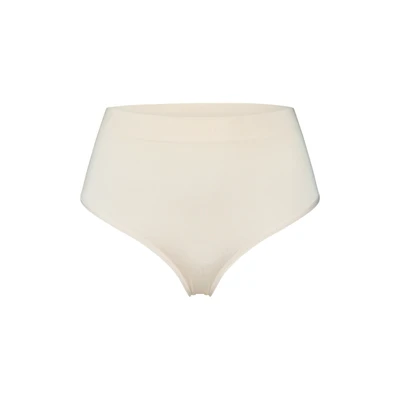 Afbeelding van MAGIC Bodyfashion medium corrigerende string Comfort beige