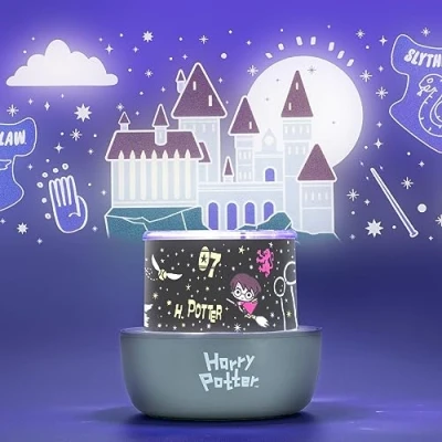 Afbeelding van Harry Potter Projectielicht officieel gelicentieerd Zweinstein &amp; Zwerkbal sfeerlicht met verwisselbare scènes, nachtlampje decoratie voor muren en plafond, werkt op USB of batterijen