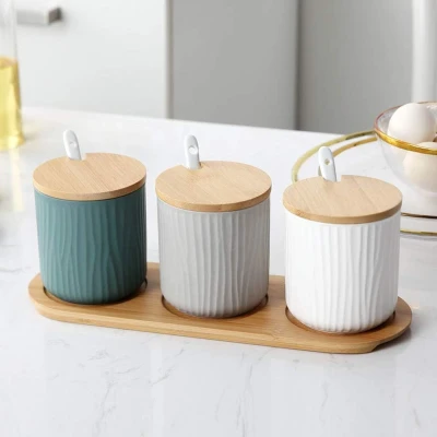 Afbeelding van Set van 3 keramische kruidenpotjes, suikerpot, keramiek, suiker, kom met lepel en bamboe deksel voor thee, zout, specerijen thuis in de keuken