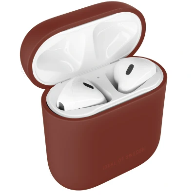 Afbeelding van iDeal of Sweden Apple AirPods 1 / 2 hoesje Silicone Case Donkerrood
