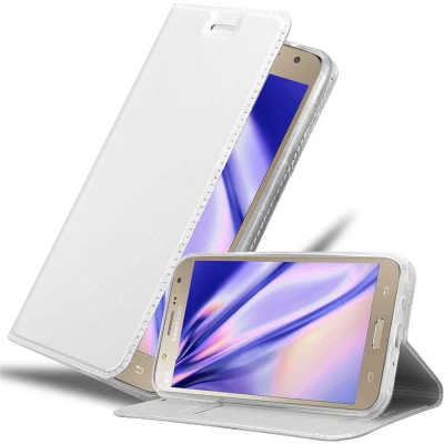 Afbeelding van Cadorabo Hoesje geschikt voor Samsung Galaxy J7 2015 in CLASSY ZILVER Beschermhoes met magnetische sluiting, standfunctie en kaartvakje Book Case Cover Etui