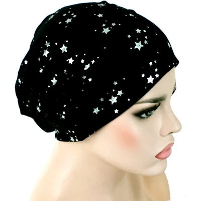 Afbeelding van Zomerse chemomuts beanie kleur zwart met sterretjes maat one size