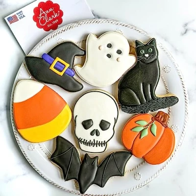 Afbeelding van Halloween koekjessnijders 7 delige set gemaakt in de VS door Ann Clark, pompoen, geest, vleermuis, suikermaïs, schedel, zwarte kat, heksenhoed
