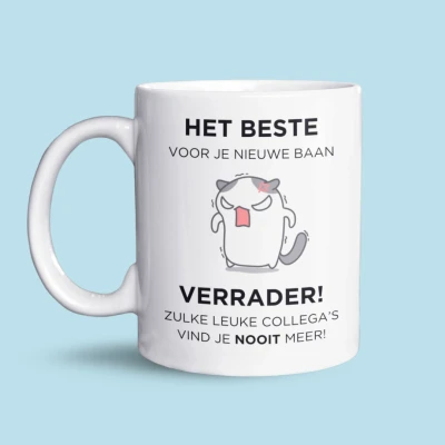 Afbeelding van NietMokken.nl Grappige Mok “Het Beste voor je Nieuwe Baan Verrader!&#039;&#039; Origineel en Humoristisch Cadeau Collega’s Leuk als Afscheidscadeau 325 ml Vaatwasser Magnetronbestendig Leuke beker op kantoor Beide zijden bedrukt