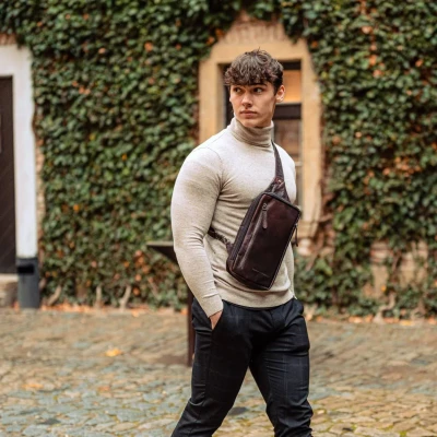 Afbeelding van The Chesterfield Brand Leren Crossbody Tas Bruin Rotterdam