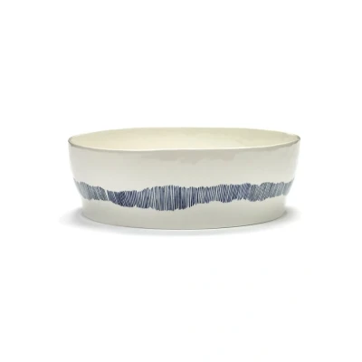 Afbeelding van Serax FEAST Swirl Stripes saladeschaal 28,5 cm Gebroken wit