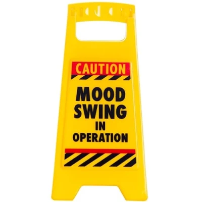 Afbeelding van Boxer Shield van kunststof, geel, met opschrift &quot;Mood Swing in Operations&quot;