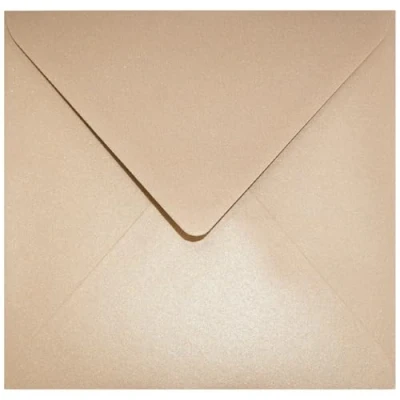 Afbeelding van Netuno 100 parelmoer licht roze vierkante enveloppen zonder venster 153x153mm Aster Metallic Nude Powder puntflap glanzend voor uitnodigingen wenskaarten bedankbriefje