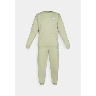 Afbeelding van Puma SUIT Relaxed SET Trainingsbroek, Dames, Maat: Medium, Lux army