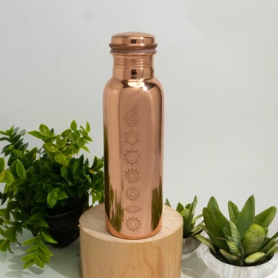Afbeelding van Puur koperen waterfles 7 chakra&#039;s gepolijst ± 750 ml (zware uitvoering)