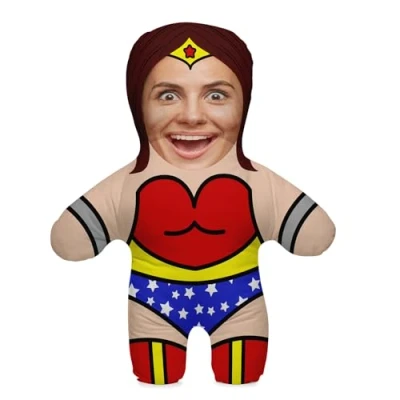 Afbeelding van Gepersonaliseerde grappige foto cadeau kussen met vulling; Body je eigen gezichtsfoto bedrukt; 45 cm hoog; Verjaardagscadeau Moederdag; Motief Wonder Lady [091]