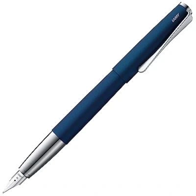 Afbeelding van LAMY studio imperialblue Vulpen van staal met donkerblauwe coating stalen punt in puntbreedte M incl. Inktpatroon T10 blauw