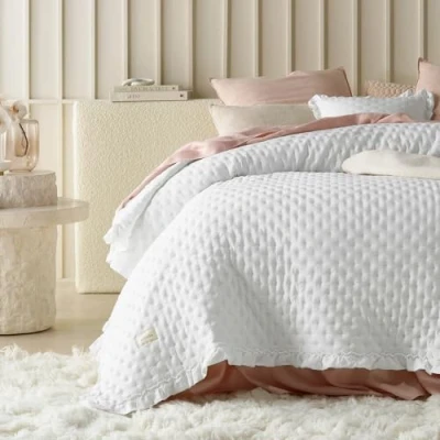 Afbeelding van ROOM99 Molly Elegante sprei in wit, 200 x 220 cm, veelzijdige woondeken als bedsprei of banksprei, voor bed en bank, quilt, stijl, ideaal