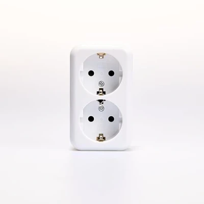 Afbeelding van McPower Finery Dubbel Stopcontact Wandcontactdoos 2 voudig Geaard Opbouwstopcontact 250V/16A Met Stekkerbeveiliging Wit