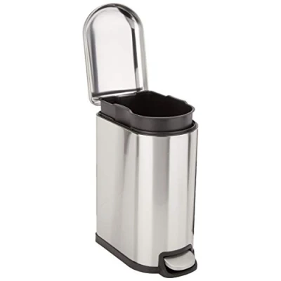Afbeelding van Amazon Basics Afvalbak, voor de badkamer, rechthoekig, krappe ruimtes, met roestvrijstalen voetpedaal, softclose mechanisme, thuis en op kantoor, 10 liter, zilver