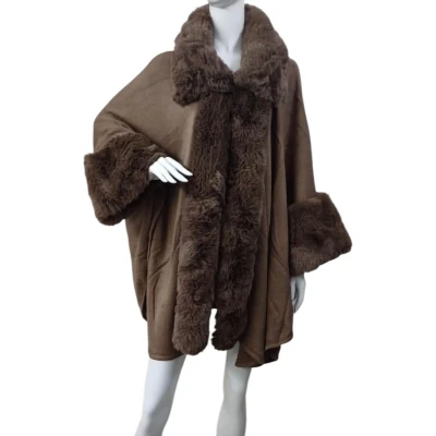 Afbeelding van Dames warme Poncho fijn gebreid met Imitatiebont Onesize Taupe