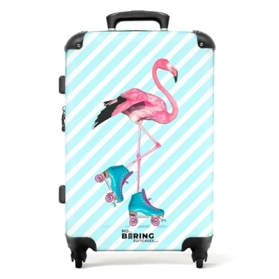 Afbeelding van NoBoringSuitcases.com® Koffer groot Rolkoffer lichtgewicht Flamingo met blauwe rolschaatsen Reiskoffer 4 wielen Grote trolley XL 20 kg bagage