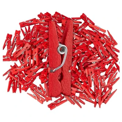 Afbeelding van Relaxdays mini wasknijpers set van 400 houten knijpers foto&#039;s ophangen knutselen rood