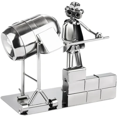 Afbeelding van BRUBAKER Schroevenbeeldje Bouwvakker met Betonmixer Zilveren IJzeren Figuurtje Metalen Mens Handgemaakt, figuur, Huis Bouw, Cadeau voor Vakmensen, Metselaars en Huizenbouwers