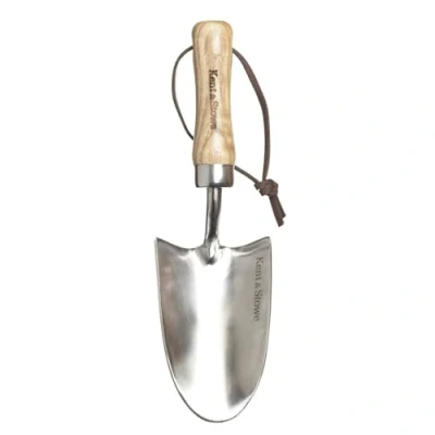 Afbeelding van Kent &amp; Stowe Kinderhandschep lichte bloementroffel van roestvrij staal voor kinderen, kleine plantenschep met handvat essenhout, lengte: 20 cm