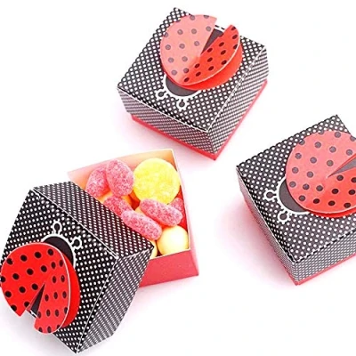 Afbeelding van JZK 50 x Geschenkdoosjes met lieveheersbeestjes patroon, voor snoep, gastgeschenk, tafeldecoratie, verjaardag, kinderen, feest, doop, babyshower, tuinfeest