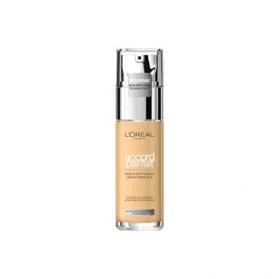 Afbeelding van L’Oréal Paris Accord Parfait Foundation 1N Natuurlijk Dekkende met Hyaluronzuur en SPF 16 30 ml