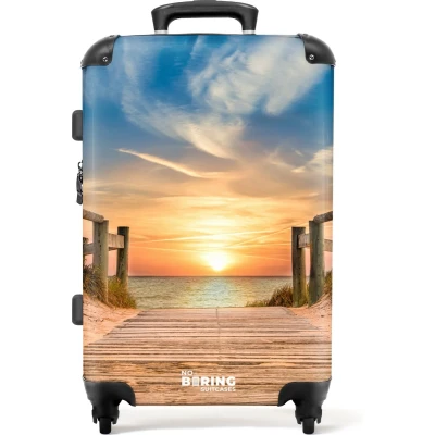 Afbeelding van NoBoringSuitcases.com® Koffer groot Rolkoffer lichtgewicht Strand pad bij zonsondergang Reiskoffer met 4 wielen Grote trolley XL 20 kg bagage