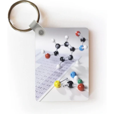 Afbeelding van Sleutelhanger Moleculair model naast periodiek systeem Uitdeelcadeautjes Plastic