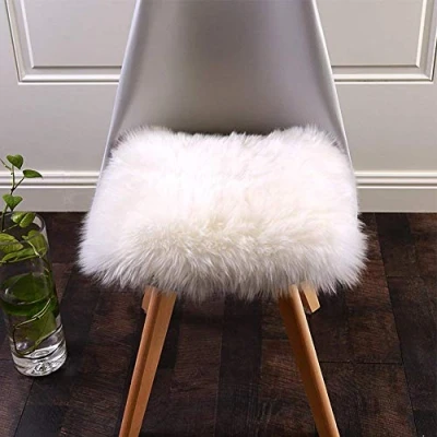 Afbeelding van QINGLOU Synthetische schapenvacht, Cozy Sensation als echte wol, tapijt van imitatiebont, pluizig zacht langharig decoratief, stoelkussen, sofakussen, mat (wit (vierkant), 45 x cm