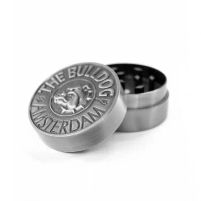 Afbeelding van The Bulldog Amsterdam metalen molen 2 stuks reliëf zilveren voor King Size Rolling Papers