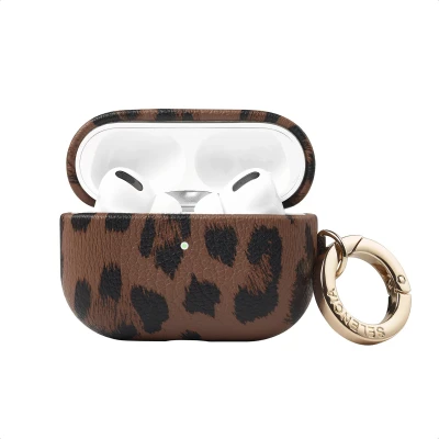 Afbeelding van Selencia Sabi Case Hoesje geschikt voor AirPods Pro / 2 (2022) Mocha Brown